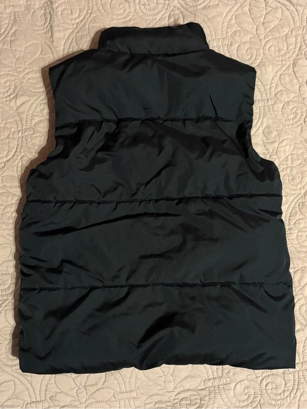 Old Navy Dark Green Quilted Puffer Vest – Size Youth Medium (8)